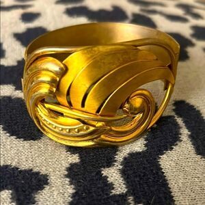 Elegant Vintage Gold-Toned Women's Bracelet